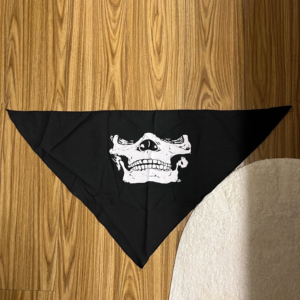 Skeleton scarf